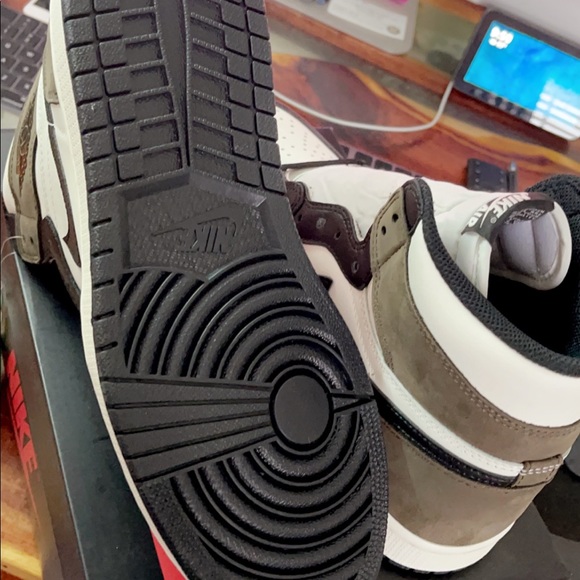 Air Jordan 1 mocha main image 11